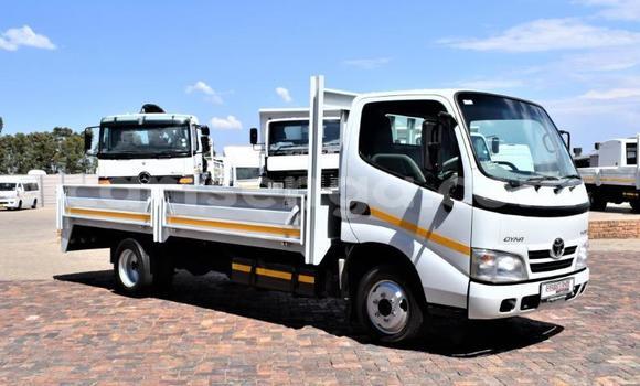 Acheter Occasion Utilitaire Toyota Dyna Blanc à Bulembu, Hhohho