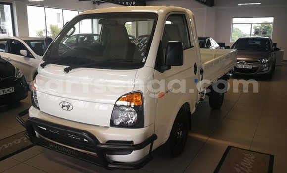 Buy Used Hyundai H200 White Truck in Mbabane in Manzini Buy Used Hyundai H200 White Truck in Mbabane in Manzini