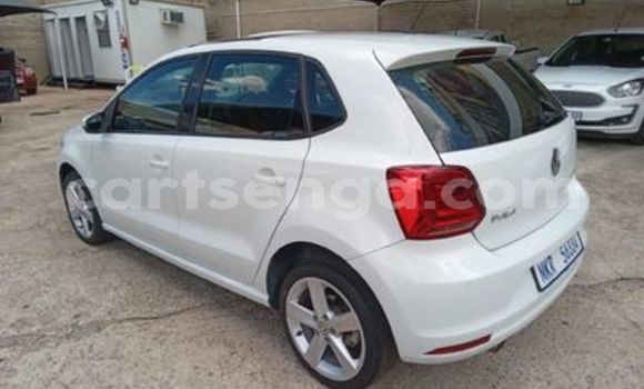 Nunua Ilio tumika Volkswagen Polo White Gari ndani ya Bulembu nchini Hhohho Nunua Ilio tumika Volkswagen Polo White Gari ndani ya Bulembu nchini Hhohho