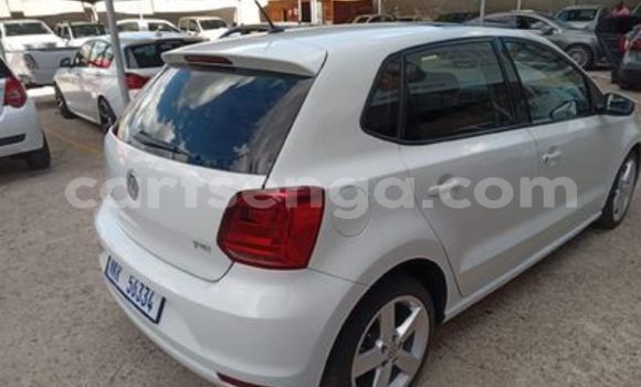 Nunua Ilio tumika Volkswagen Polo White Gari ndani ya Bulembu nchini Hhohho Nunua Ilio tumika Volkswagen Polo White Gari ndani ya Bulembu nchini Hhohho