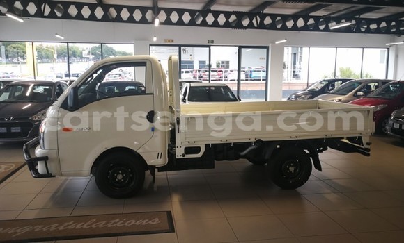 Buy Used Hyundai H200 White Truck in Mbabane in Manzini Buy Used Hyundai H200 White Truck in Mbabane in Manzini