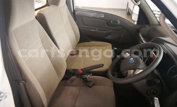 Buy Used Hyundai H200 White Truck in Mbabane in Manzini Buy Used Hyundai H200 White Truck in Mbabane in Manzini