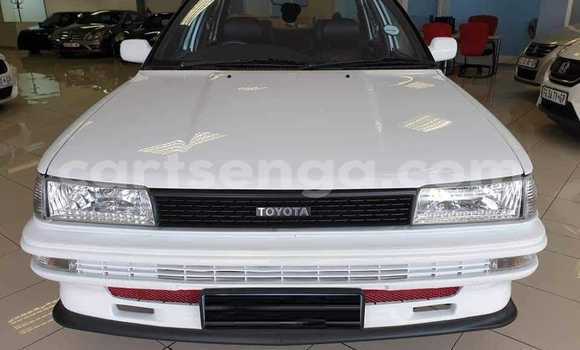 Nunua Ilio tumika Toyota Corolla White Gari ndani ya Hluti nchini Wilaya ya Shiselweni