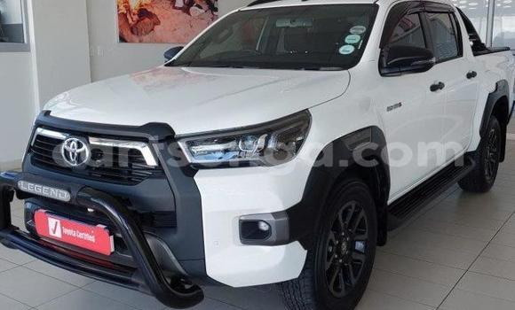 Nunua Ilio tumika Toyota Hilux White Gari ndani ya Ezulwini nchini Hhohho