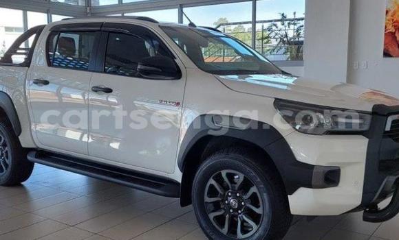 Buy Used Toyota Hilux White Car in Ezulwini in Hhohho Buy Used Toyota Hilux White Car in Ezulwini in Hhohho
