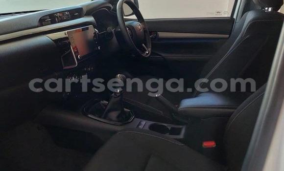 Buy Used Toyota Hilux White Car in Ezulwini in Hhohho Buy Used Toyota Hilux White Car in Ezulwini in Hhohho