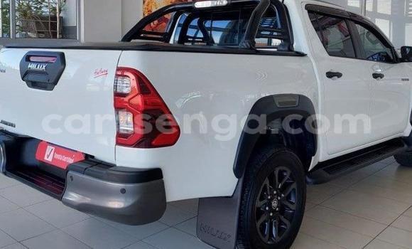 Buy Used Toyota Hilux White Car in Ezulwini in Hhohho Buy Used Toyota Hilux White Car in Ezulwini in Hhohho