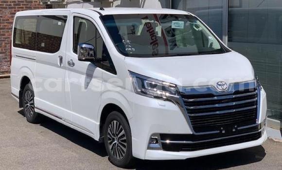 Buy Used Toyota Commuter White Car in Mbabane in Manzini
