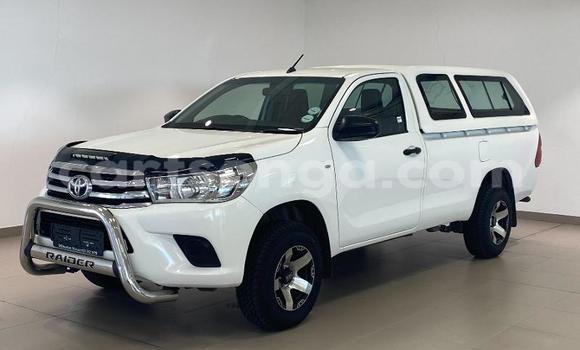 Nunua Ilio tumika Toyota Hilux White Gari ndani ya Manzini nchini Manzini Nunua Ilio tumika Toyota Hilux White Gari ndani ya Manzini nchini Manzini