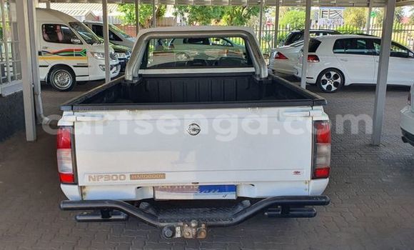 Nunua Ilio tumika Nissan NP 300 White Gari ndani ya Big Bend nchini Lubombo Nunua Ilio tumika Nissan NP 300 White Gari ndani ya Big Bend nchini Lubombo