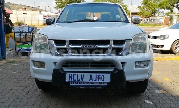 Buy Used Isuzu D-max Cab4 White Car in Ngomane in Lubombo District Buy Used Isuzu D-max Cab4 White Car in Ngomane in Lubombo District