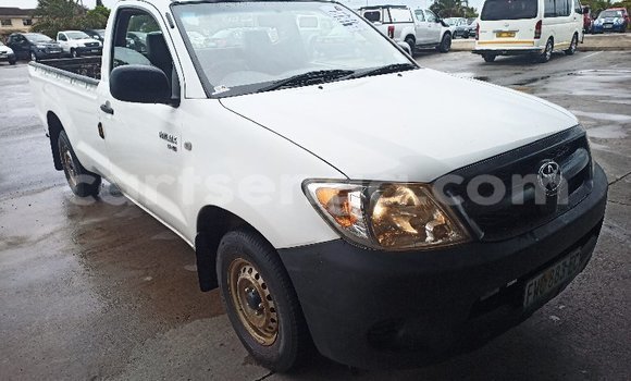 Nunua Ilio tumika Toyota Hilux White Gari ndani ya Manzini nchini Manzini Nunua Ilio tumika Toyota Hilux White Gari ndani ya Manzini nchini Manzini