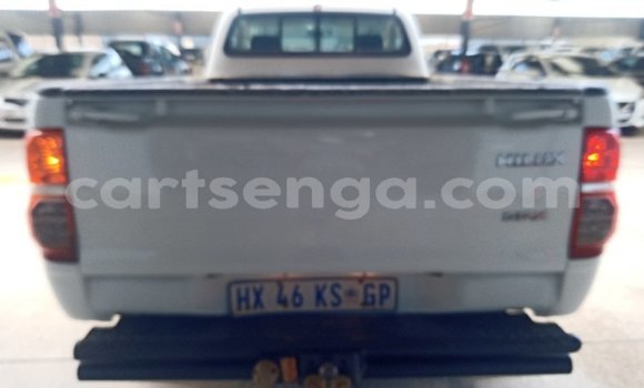Nunua Ilio tumika Toyota Hilux White Gari ndani ya Manzini nchini Manzini Nunua Ilio tumika Toyota Hilux White Gari ndani ya Manzini nchini Manzini