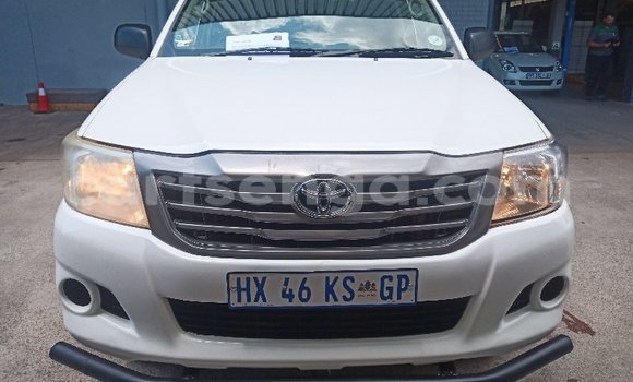 Nunua Ilio tumika Toyota Hilux White Gari ndani ya Manzini nchini Manzini Nunua Ilio tumika Toyota Hilux White Gari ndani ya Manzini nchini Manzini