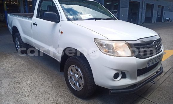 Nunua Ilio tumika Toyota Hilux White Gari ndani ya Manzini nchini Manzini Nunua Ilio tumika Toyota Hilux White Gari ndani ya Manzini nchini Manzini