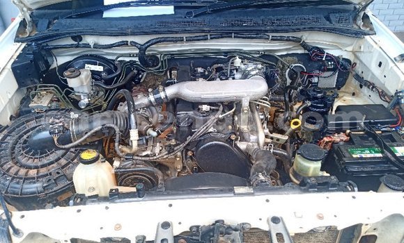 Nunua Ilio tumika Toyota Hilux White Gari ndani ya Manzini nchini Manzini Nunua Ilio tumika Toyota Hilux White Gari ndani ya Manzini nchini Manzini