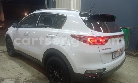 Nunua Ilio tumika Kia Sportage White Gari ndani ya Ngwenya nchini Hhohho Nunua Ilio tumika Kia Sportage White Gari ndani ya Ngwenya nchini Hhohho