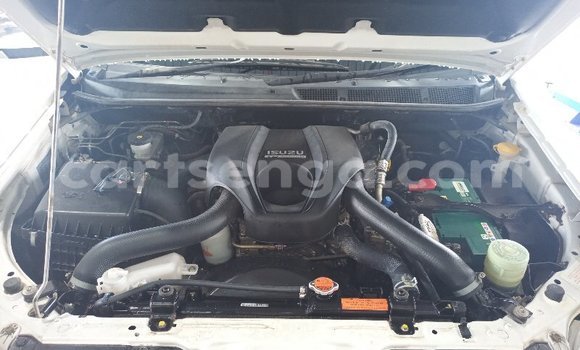 Nunua Ilio tumika Isuzu KB White Gari ndani ya Ngwenya nchini Hhohho Nunua Ilio tumika Isuzu KB White Gari ndani ya Ngwenya nchini Hhohho