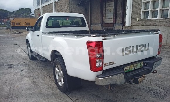 Nunua Ilio tumika Isuzu KB White Gari ndani ya Ngwenya nchini Hhohho Nunua Ilio tumika Isuzu KB White Gari ndani ya Ngwenya nchini Hhohho
