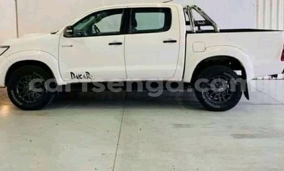 Nunua Ilio tumika Toyota Hilux White Gari ndani ya Ngwenya nchini Hhohho Nunua Ilio tumika Toyota Hilux White Gari ndani ya Ngwenya nchini Hhohho