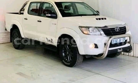 Nunua Ilio tumika Toyota Hilux White Gari ndani ya Ngwenya nchini Hhohho Nunua Ilio tumika Toyota Hilux White Gari ndani ya Ngwenya nchini Hhohho