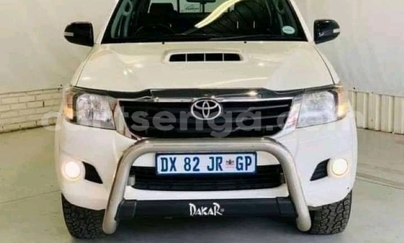 Nunua Ilio tumika Toyota Hilux White Gari ndani ya Ngwenya nchini Hhohho Nunua Ilio tumika Toyota Hilux White Gari ndani ya Ngwenya nchini Hhohho