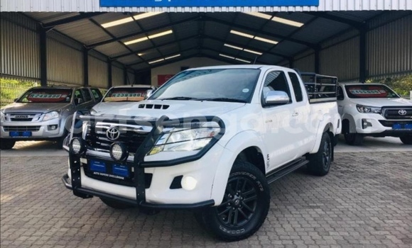 Buy Used Toyota Hilux White Car in Ezulwini in Hhohho