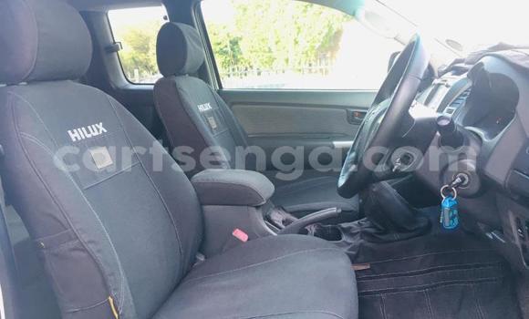 Buy Used Toyota Hilux White Car in Ezulwini in Hhohho Buy Used Toyota Hilux White Car in Ezulwini in Hhohho