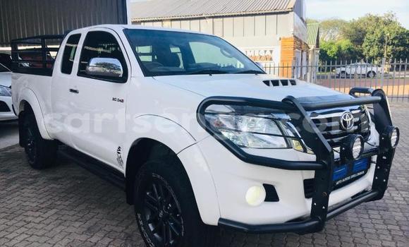 Buy Used Toyota Hilux White Car in Ezulwini in Hhohho Buy Used Toyota Hilux White Car in Ezulwini in Hhohho