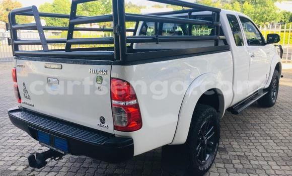 Buy Used Toyota Hilux White Car in Ezulwini in Hhohho Buy Used Toyota Hilux White Car in Ezulwini in Hhohho