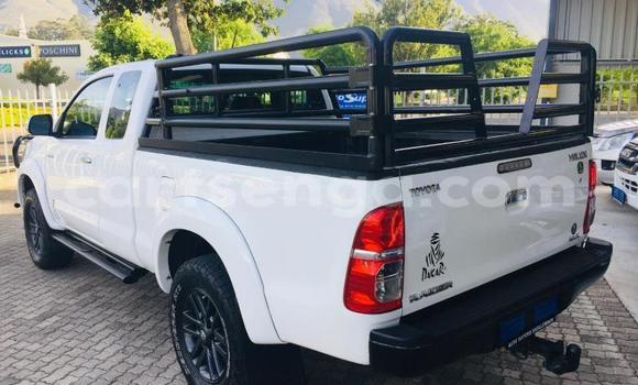 Buy Used Toyota Hilux White Car in Ezulwini in Hhohho Buy Used Toyota Hilux White Car in Ezulwini in Hhohho