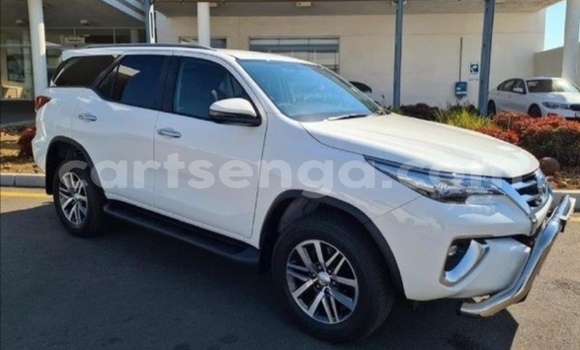 Buy Used Toyota Fortuner White Car in Ezulwini in Hhohho