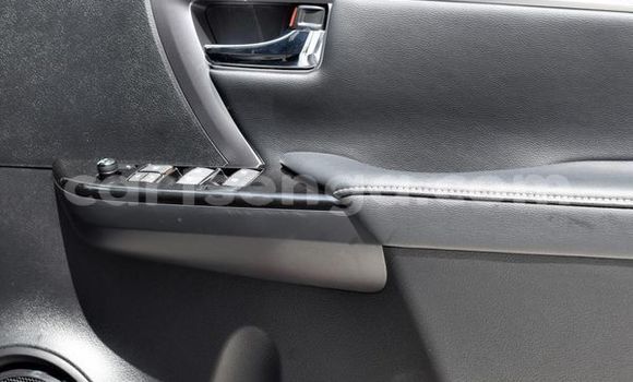 Nunua Ilio tumika Toyota Fortuner White Gari ndani ya Ezulwini nchini Hhohho Nunua Ilio tumika Toyota Fortuner White Gari ndani ya Ezulwini nchini Hhohho