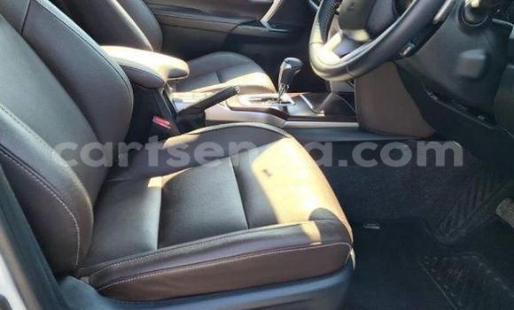 Nunua Ilio tumika Toyota Fortuner White Gari ndani ya Ezulwini nchini Hhohho Nunua Ilio tumika Toyota Fortuner White Gari ndani ya Ezulwini nchini Hhohho