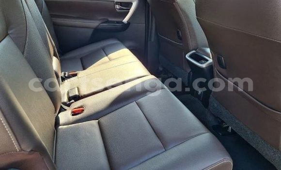 Nunua Ilio tumika Toyota Fortuner White Gari ndani ya Ezulwini nchini Hhohho Nunua Ilio tumika Toyota Fortuner White Gari ndani ya Ezulwini nchini Hhohho