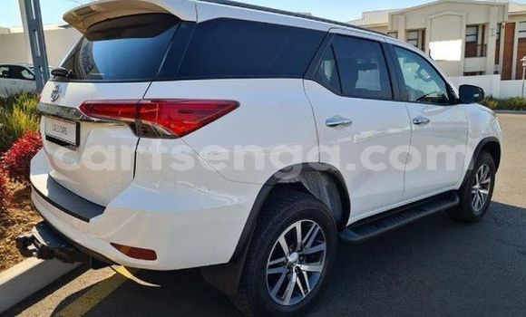 Nunua Ilio tumika Toyota Fortuner White Gari ndani ya Ezulwini nchini Hhohho Nunua Ilio tumika Toyota Fortuner White Gari ndani ya Ezulwini nchini Hhohho
