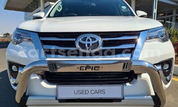 Nunua Ilio tumika Toyota Fortuner White Gari ndani ya Ezulwini nchini Hhohho Nunua Ilio tumika Toyota Fortuner White Gari ndani ya Ezulwini nchini Hhohho