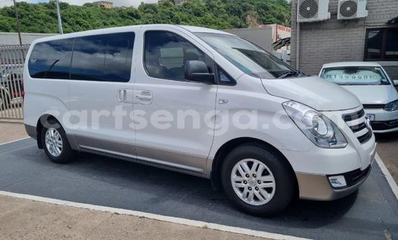 Buy Used Hyundai H1 White Car in Ezulwini in Hhohho