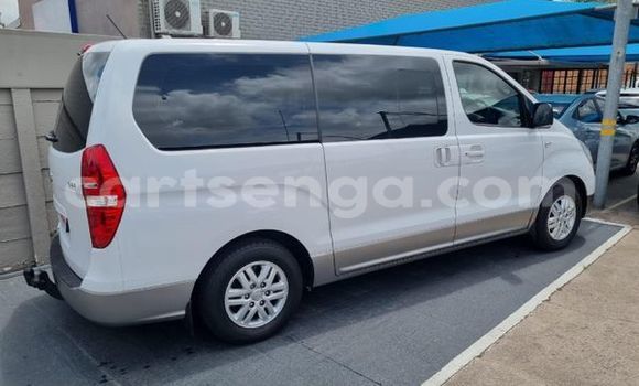 Buy Used Hyundai H1 White Car in Ezulwini in Hhohho Buy Used Hyundai H1 White Car in Ezulwini in Hhohho