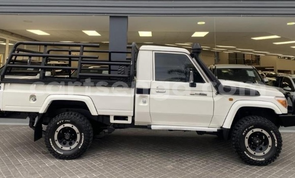 Buy Used Toyota Land Cruiser White Car in Ezulwini in Hhohho