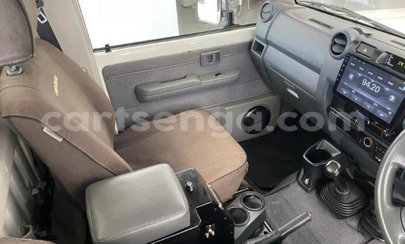 Buy Used Toyota Land Cruiser White Car in Ezulwini in Hhohho Buy Used Toyota Land Cruiser White Car in Ezulwini in Hhohho