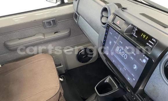 Buy Used Toyota Land Cruiser White Car in Ezulwini in Hhohho Buy Used Toyota Land Cruiser White Car in Ezulwini in Hhohho