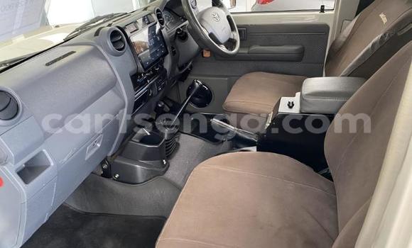 Buy Used Toyota Land Cruiser White Car in Ezulwini in Hhohho Buy Used Toyota Land Cruiser White Car in Ezulwini in Hhohho