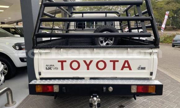 Buy Used Toyota Land Cruiser White Car in Ezulwini in Hhohho Buy Used Toyota Land Cruiser White Car in Ezulwini in Hhohho