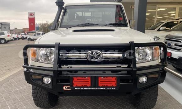 Buy Used Toyota Land Cruiser White Car in Ezulwini in Hhohho Buy Used Toyota Land Cruiser White Car in Ezulwini in Hhohho