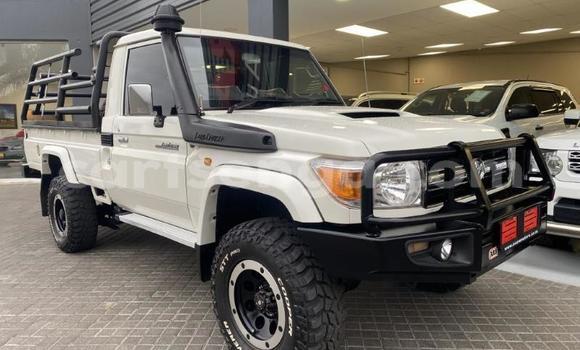 Buy Used Toyota Land Cruiser White Car in Ezulwini in Hhohho Buy Used Toyota Land Cruiser White Car in Ezulwini in Hhohho