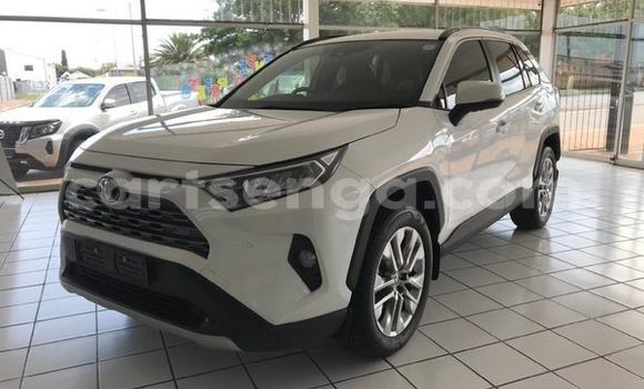 Buy Used Toyota RAV4 White Car in Ezulwini in Hhohho Buy Used Toyota RAV4 White Car in Ezulwini in Hhohho