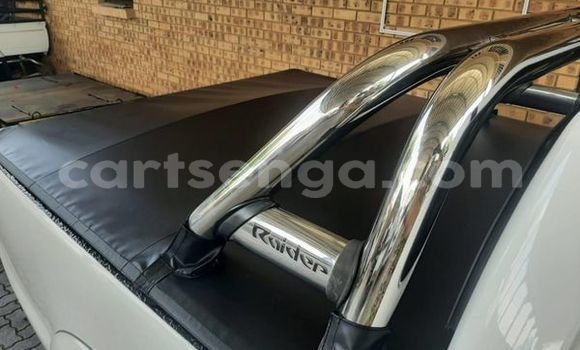 Nunua Ilio tumika Toyota Hilux White Gari ndani ya Bulembu nchini Hhohho Nunua Ilio tumika Toyota Hilux White Gari ndani ya Bulembu nchini Hhohho