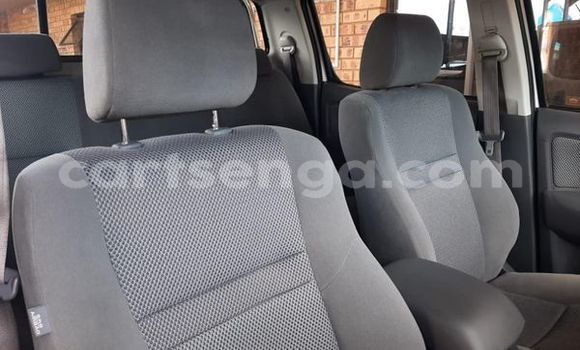 Nunua Ilio tumika Toyota Hilux White Gari ndani ya Bulembu nchini Hhohho Nunua Ilio tumika Toyota Hilux White Gari ndani ya Bulembu nchini Hhohho