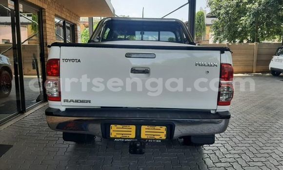 Nunua Ilio tumika Toyota Hilux White Gari ndani ya Bulembu nchini Hhohho Nunua Ilio tumika Toyota Hilux White Gari ndani ya Bulembu nchini Hhohho